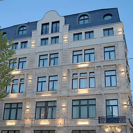 The Monument Hotel, Best Western Signature Collection